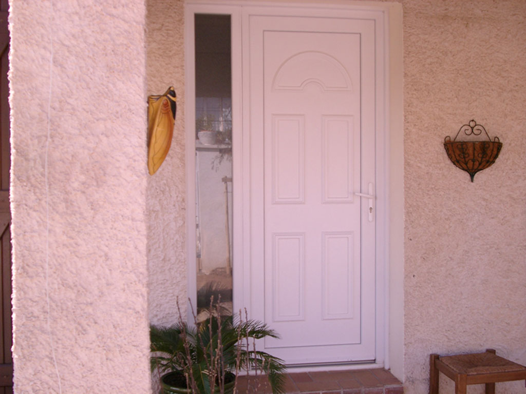 Pose de portes d'entrée à Hyères