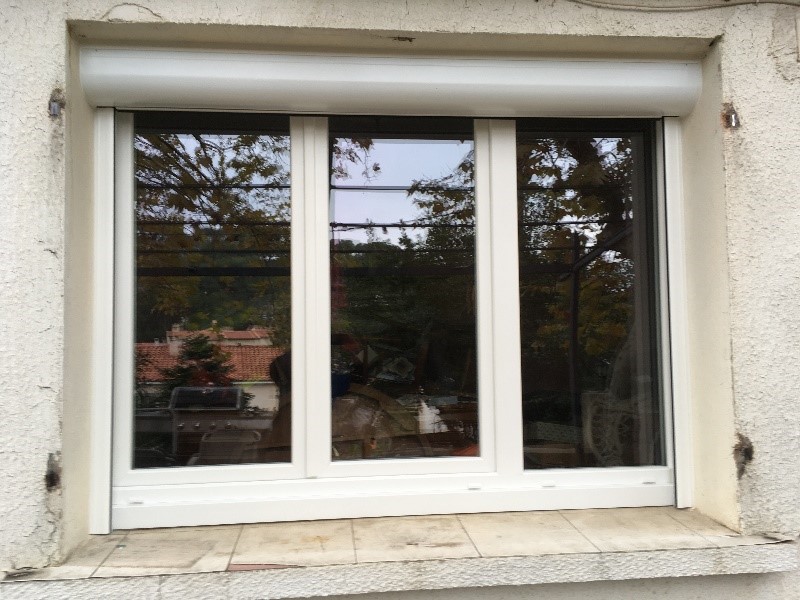 Installation de fenêtre pvc 3 vantaux et volet roulant aluminium à La Garde