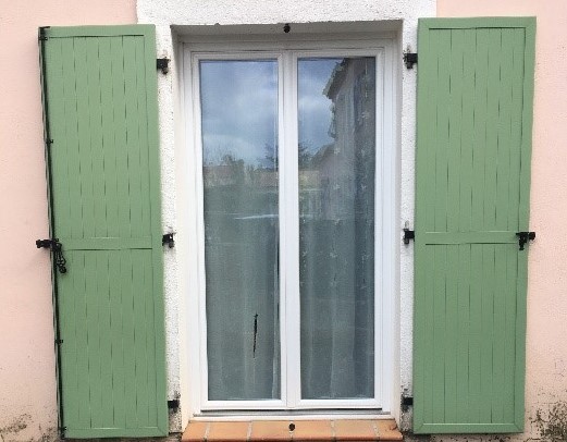 Réalisation et pose de menuiseries pvc Et volet battant aluminium à Belgentier